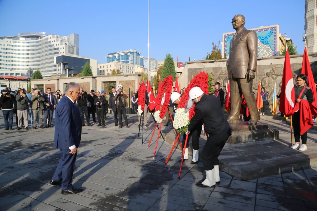 Kayseri'de Cumhuriyet'in 100'üncü yılında Gazi Mustafa Kemal Atatürk anıldı