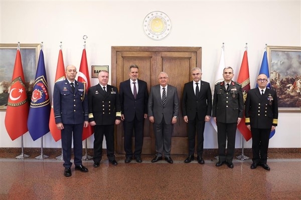 Milli Savunma Bakanı Güler, Yunanistan Savunma Bakanı Danışmanı Lalacos'u kabul etti