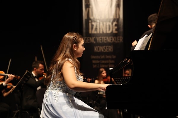 Nilüfer'de “Yüzyılın İzinde Genç Yetenekler” konseri verildi