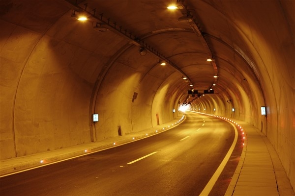 Anadolu Otoyolu Bolu Dağı Tüneli İstanbul yönü trafiğe kapatıldı