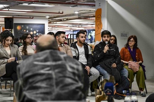 Ankara'da gençler sinema günü etkinliğinde yönetmen Onur Tan'la buluştu