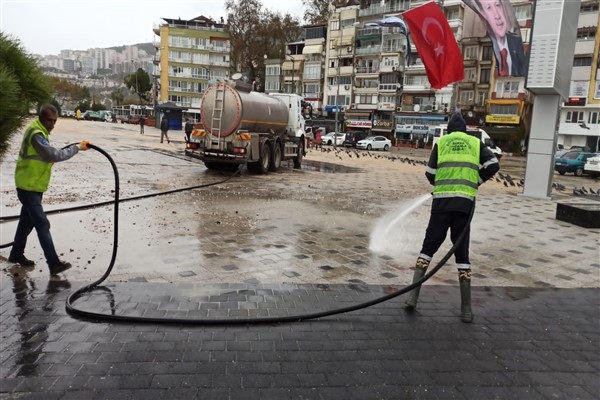 Bursa Büyükşehir Belediyesi’nden fırtına mesaisi