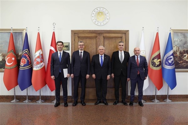 Milli Savunma Bakanı Güler, SETA Genel Koordinatörü Duran ve heyetini kabul etti