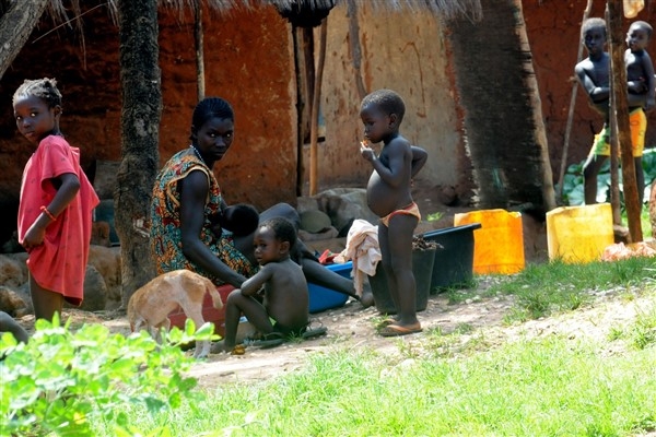 Darfur'da en az 5 milyon çocuk uçurumun eşiğinde