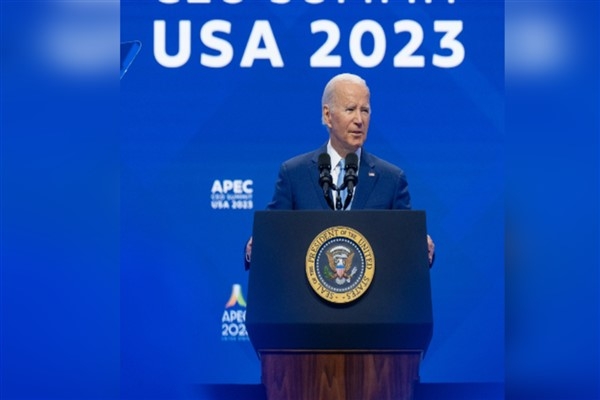 Biden: &Prime;Benzin fiyatları zirve noktasına göre 1,70 dolar düştü&Prime;