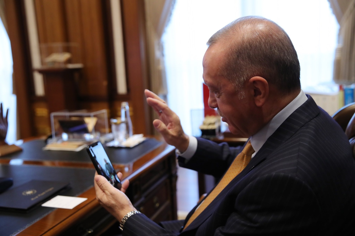 Cumhurbaşkanı Erdoğan'dan A Milli Futbol Takımı'na tebrik telefonu