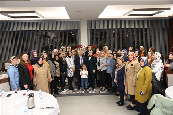 Başkan Büyükkılıç, AK Parti Kayseri İl Kadın Kolları yönetimiyle buluştu