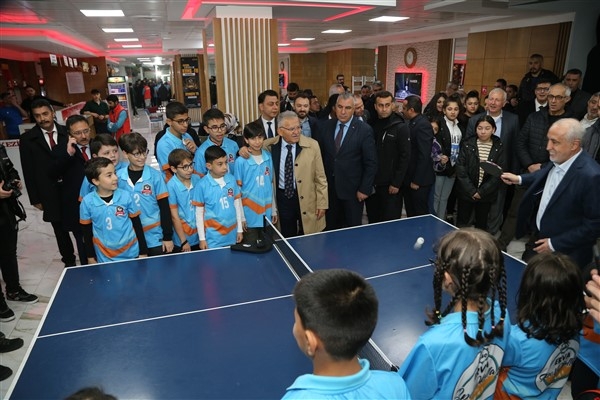 Vali Çiçek ve Başkan Büyükkılıç ERVA Marifet Spor Kulübü açılış töreninde bir araya geldi