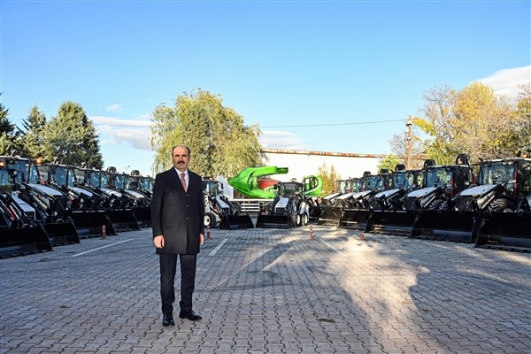 Başkan Altay: “İş makinesi envanterimizi 60 yeni araçla güçlendirdik”