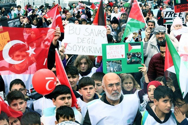Bursa'da 5 bin çocuk İsrail'i protesto etti