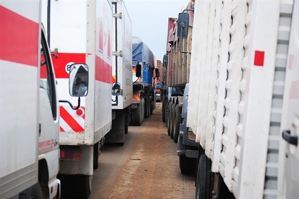 Filistin Kızılayı Gazze'ye 61 kamyonluk yardım konvoyu ulaştırdı