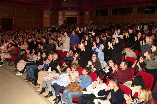 Eskişehir Şehir Tiyatroları yeni sezon oyunlarının basın galasını gerçekleştirdi