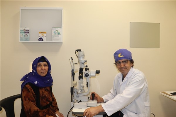 Katarakt ameliyatı, görme kaybı olan hastaların yaşam kalitesini artırıyor