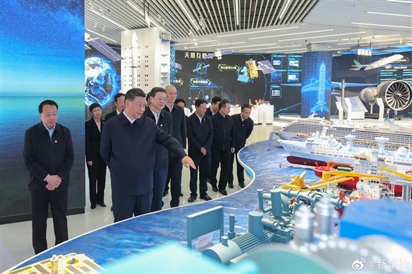 Xi Jinping Shanghai'da incelemelerde bulundu