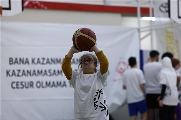 ″3 Aralık Dünya Engelliler Günü″ için özel sporcularla basketbol maçı düzenlendi