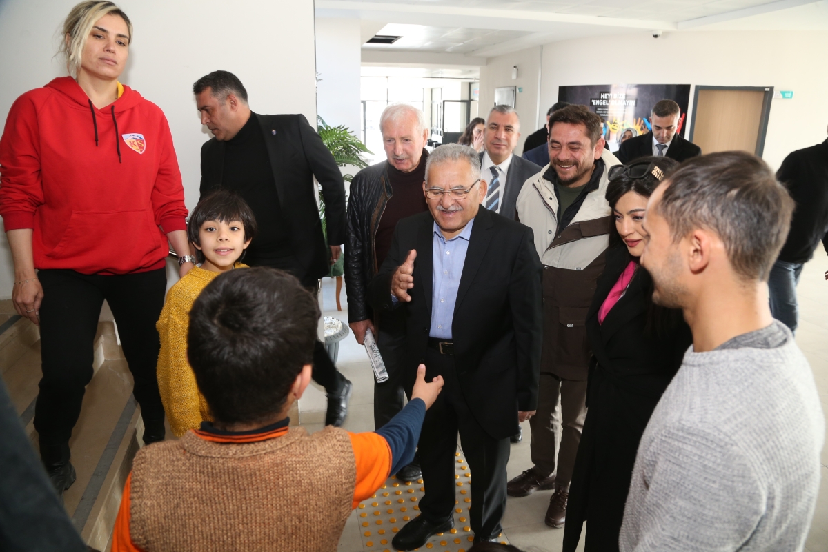 Başkan Büyükkılıç'tan Şehit Yiğitcan Çiğa Özel Eğitim Uygulama Okulu'na ziyaret