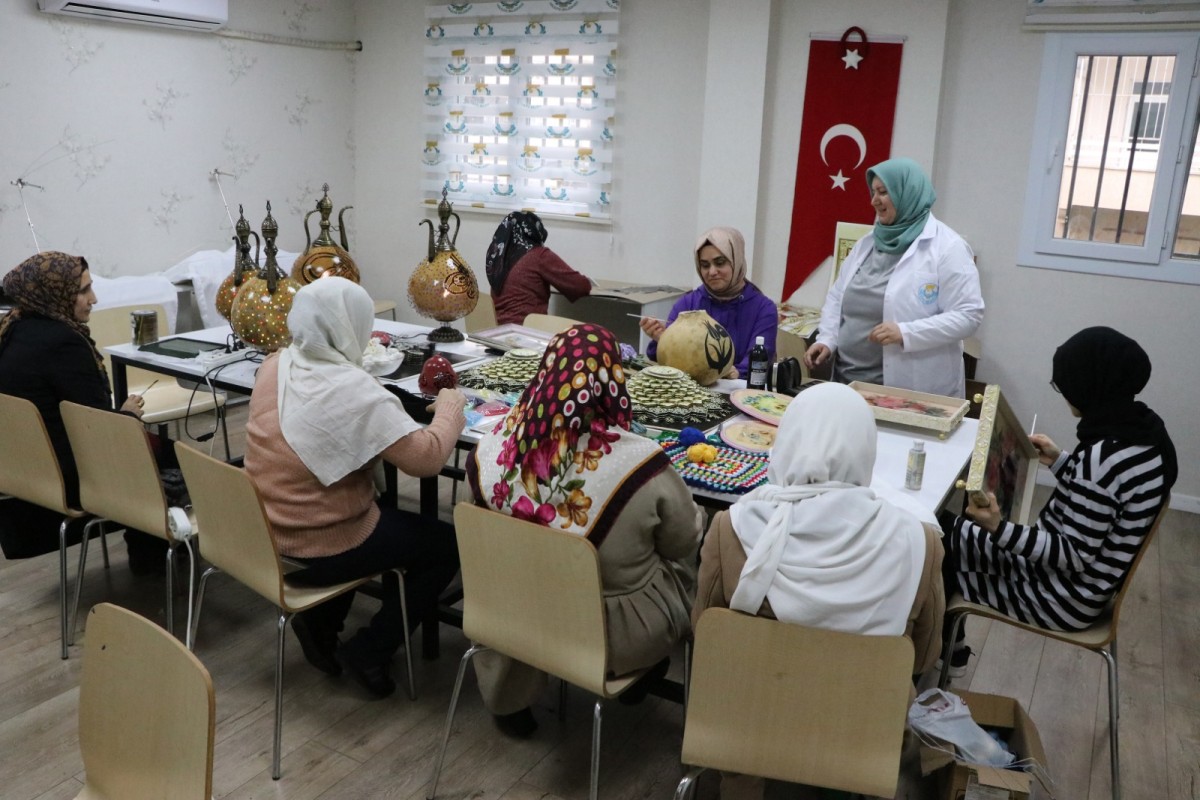 BAŞKAN CANPOLAT İLE KADINLARA YAŞAM ALANLARI SUNULUYOR 