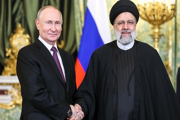 Putin,  İran cumhurbaşkanı Reisi ile görüştü