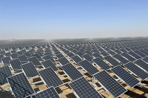 Xinjiang Uygur bölgesinin çöllerine 24 rüzgar ve güneş santrali kuruldu