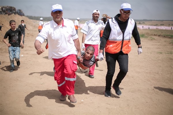 Filistin Kızılayı ekipleri, Gazze'de insani yardım çalışmalarını sürdürüyor