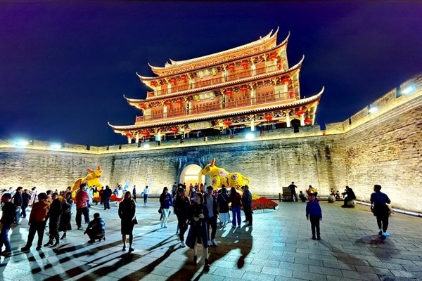 Çin’de yurt içi turizmin geliri, yüzde 114 artışla 520 milyar dolara çıktı