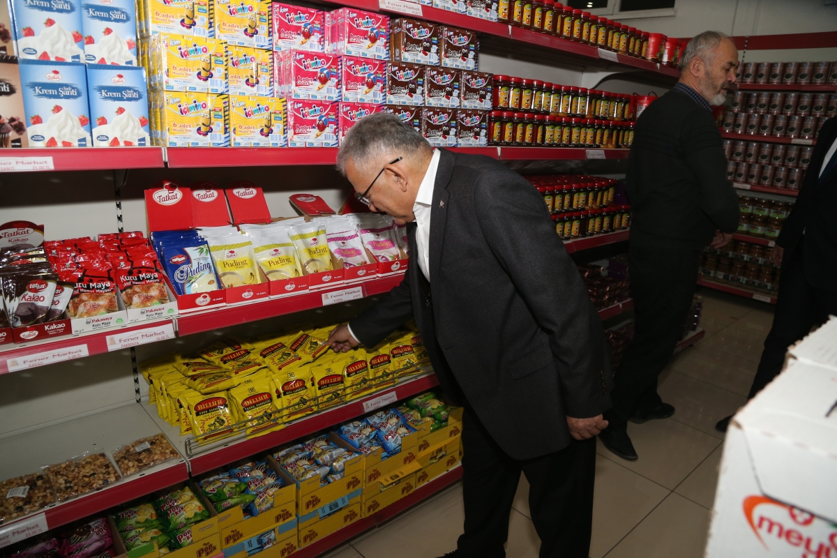 Başkan Büyükkılıç, Erciyes Feneri Derneği'nin marketini ziyaret etti