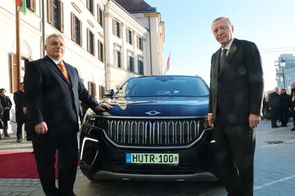 Cumhurbaşkanı Erdoğan, Macaristan Başbakanı Orban'a Togg hediye etti