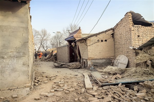 Gansu'daki depremde 111 ölü, Xi'den acil yardım talimatları