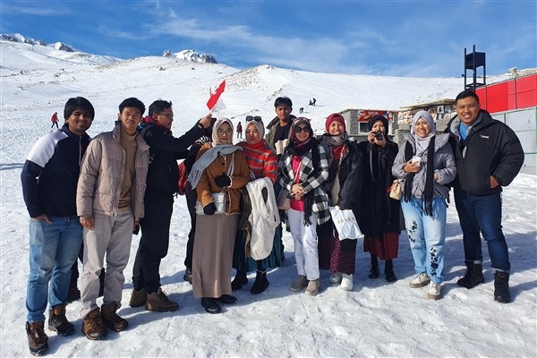 Erciyes Kayak Merkezi, turistleri konuk ediyor