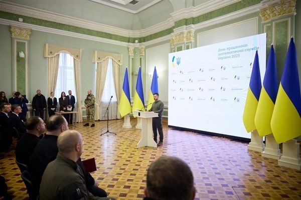 Ukrayna Devlet Başkanı Zelenski'den yeni yasa açıklaması