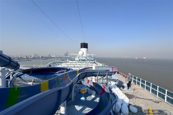 Çin'in ilk yerli büyük yolcu gemisi deneme için Shanghai'den yola çıktı