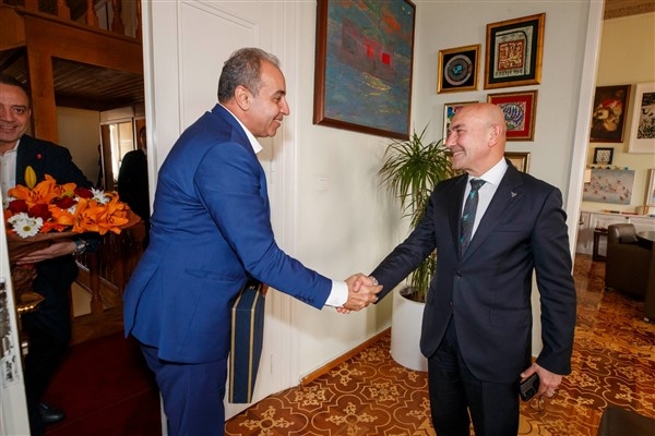 İzmir Veteriner Hekimleri Odası Başkanı Özkan, Başkan Soyer’i ziyaret etti