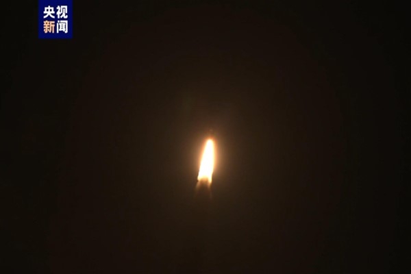 Çin denizden 3 uydu fırlattı