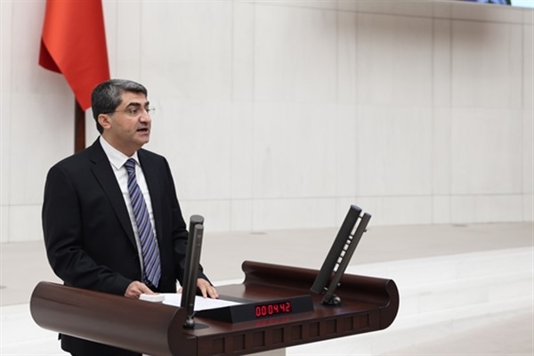 Ekmen: &Prime;Hamaseti bırakın, milletin derdine deva olun&Prime;