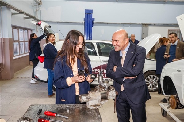 İzmir Büyükşehir Belediyesi, otomotiv sektörüne kadın ustalar yetiştirdi