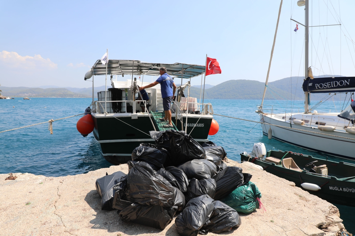 Muğla Gökova Körfezi'nde 40 bin 740 kilogram çöp toplandı