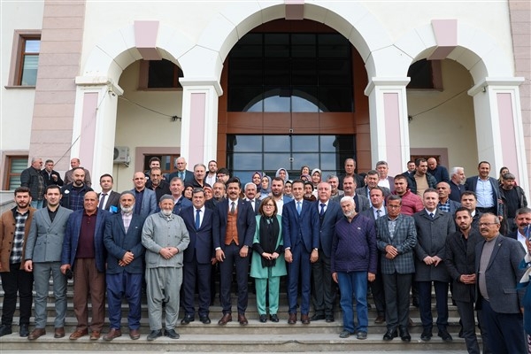  Başkan Şahin, deprem bölgelerinde değerlendirme toplantısı yaptı