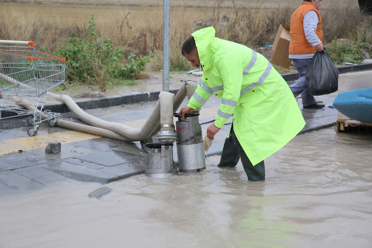 ASKİ'den Göksu ve Susuz mahallelerine yağmur suyu çalışması