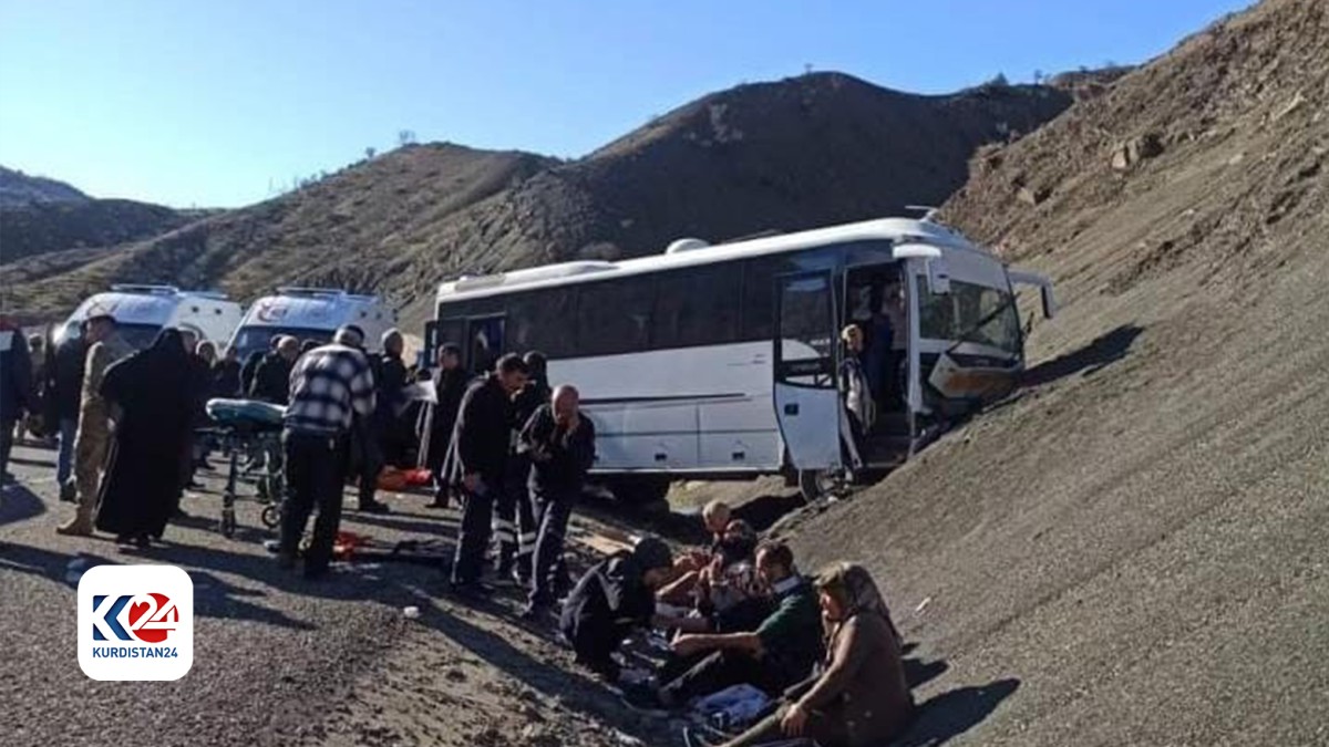 Yolcu otobüsü kaza yaptı 27 yaralı