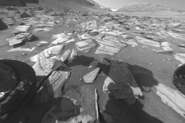 Rover'ın kameraları 12 saat boyunca gölgesinin Marsta hareket ettiğini görüntüledi