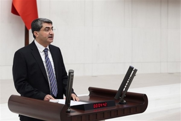 Ekmen: &Prime;Yürüyüşten, mitingden önce yapabileceklerimizi yapsak ne olur?&Prime;