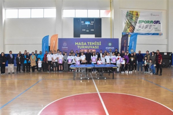 “Uyanış Gençlik Masa Tenisi Dostluk ve Dayanışma Turnuvası” düzenlendi