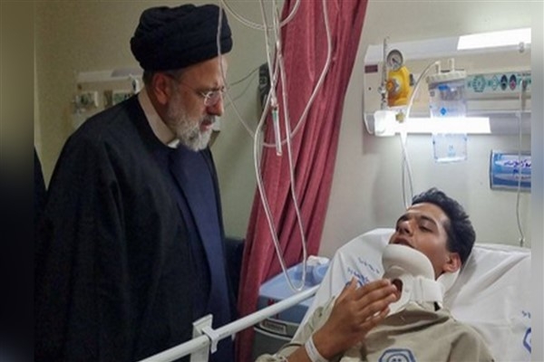 İran Cumhurbaşkanı Reisi, Kerman'daki saldırıda yaralananları ziyaret etti