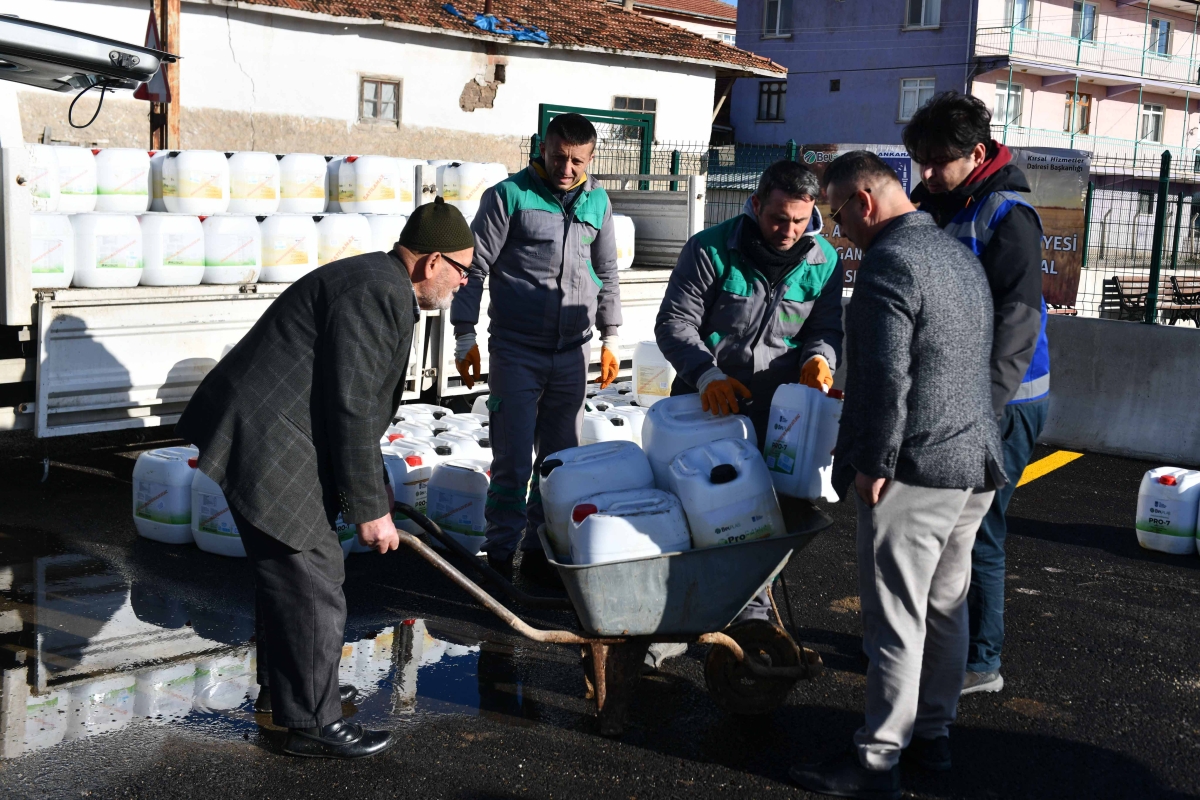 Ankara'da sıvı gübreler çiftçilere dağıtılmaya devam ediyor