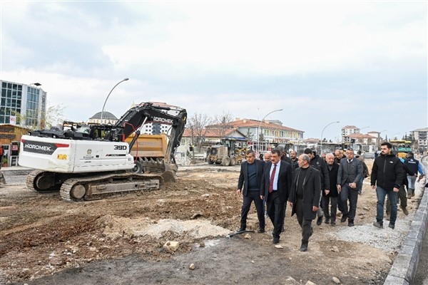 Başkan Gürkan, İsmet Paşa Caddesindeki çalışmaları yerinde inceledi
