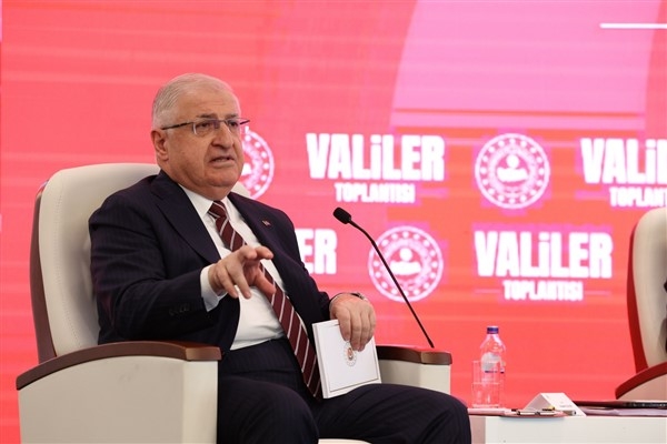 Milli Savunma Bakanı Güler, Valiler Toplantısı’na katıldı