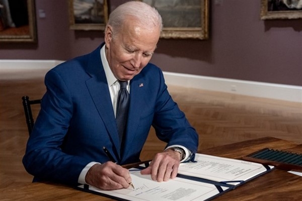 Biden: &Prime;Büyük şirketler şimdi adil paylarını ödemeye başlamak zorunda&Prime;