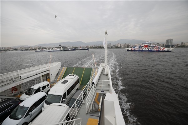 İzmir'in yolcu gemileri 5 yılda 5 milyon 717 bin araç taşıdı