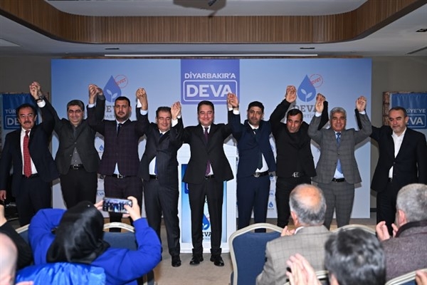 Babacan: ″Ankara'ya ayağa bastığı anda ortaklarını hatırlıyor″