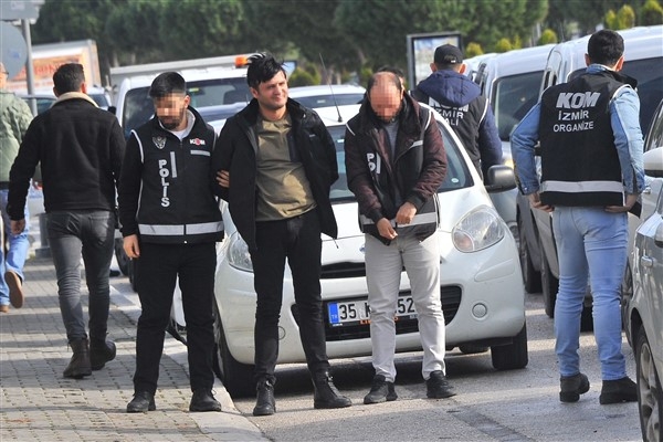 Çeşme'de ''gümrük'' operasyonu
